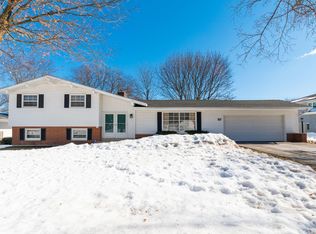 2850 N 122nd St, Wauwatosa, WI 53222
