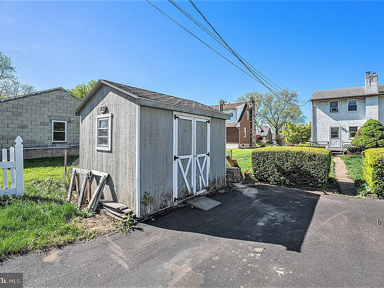 819 W 4th St — Photo 33