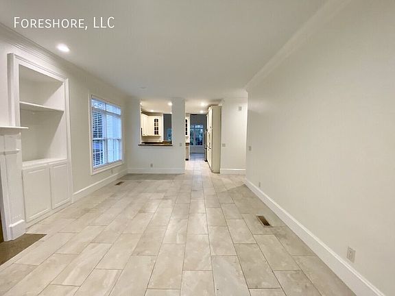 4th image of 11 Cobblestone Ct