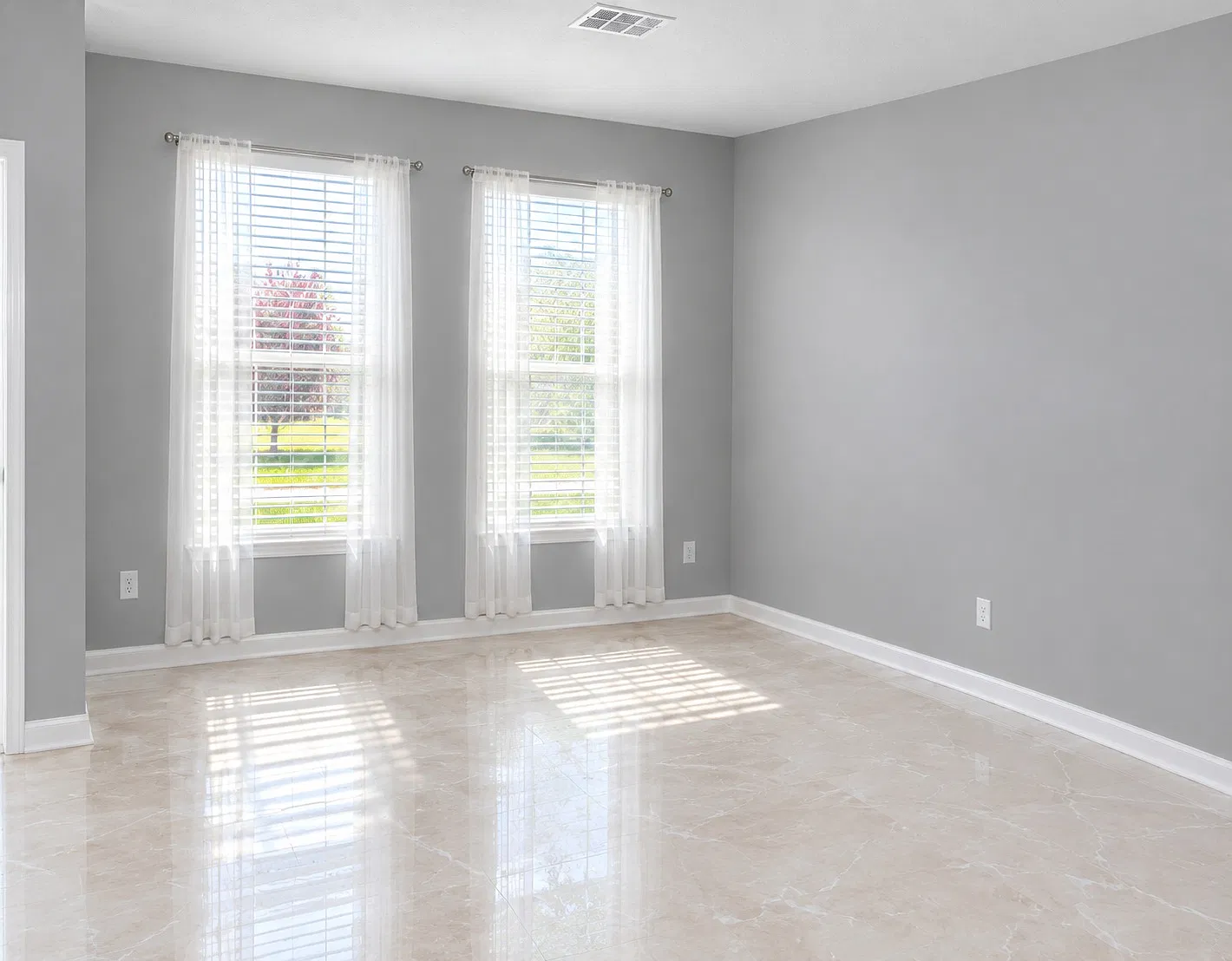4/2 Lake View Home ! — Photo 3