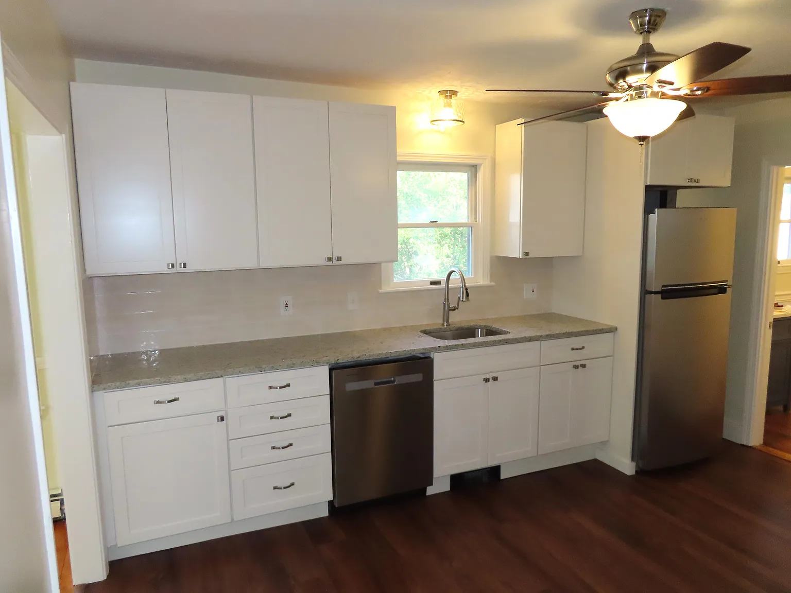 3 bed, 1252 sqft, $3,100 — Photo 3