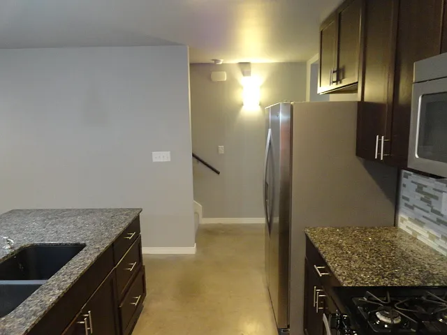 2 bed, 1.5 bath, 1300 sqft, $1,550 — Photo 3