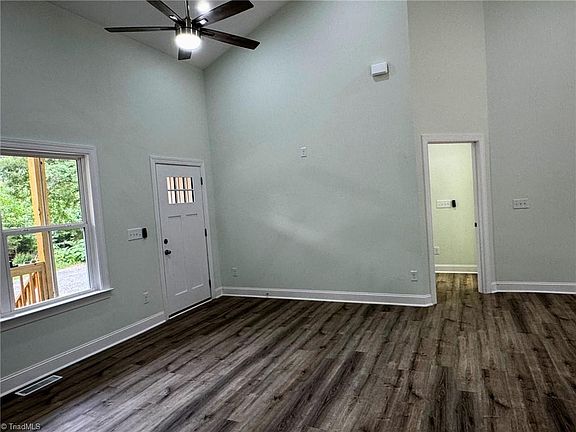 3rd image of 607 Kendall St