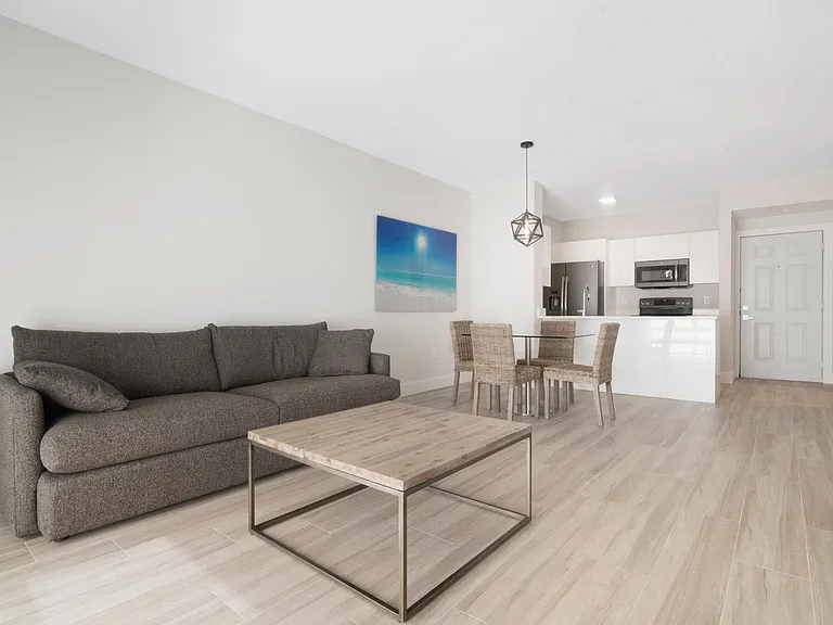 630 Sapodilla Ave #520 — Photo 9