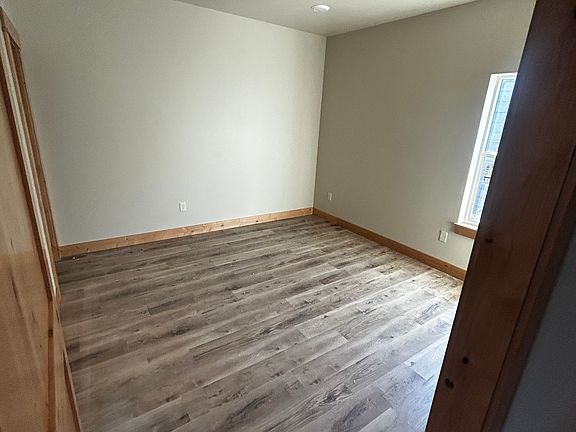3rd image of 465 Noble Ave