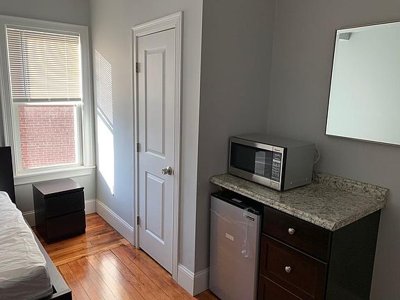 3rd image of 675 Beach St #11