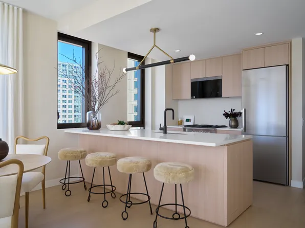 482 Kent Avenue 902 image 3 of 10