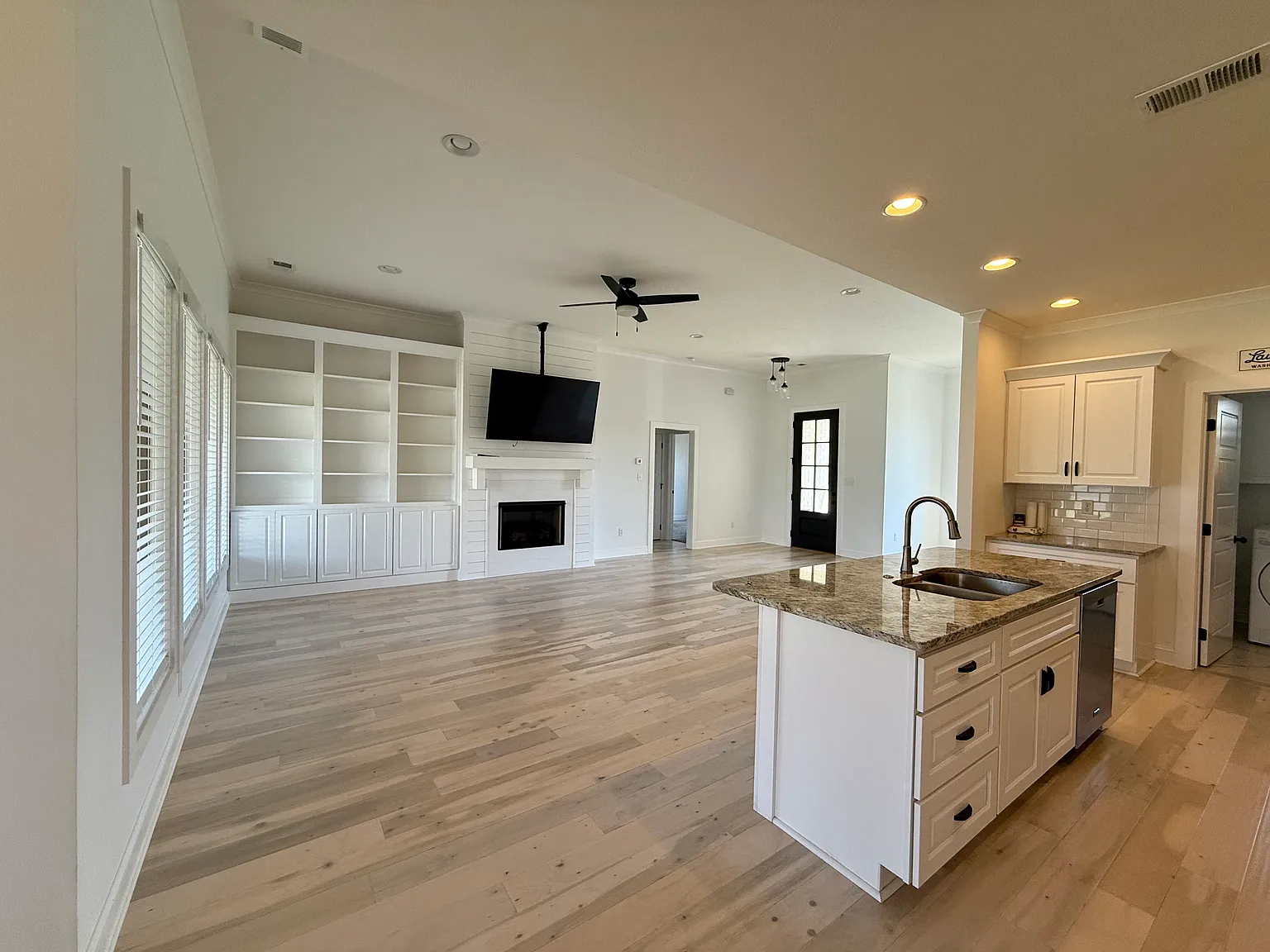 4 bed, 2396 sqft, $2,800 — Photo 2