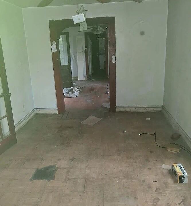 2nd image of 454 Maple St