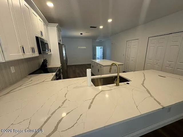 982 Villa Dr — Photo 6