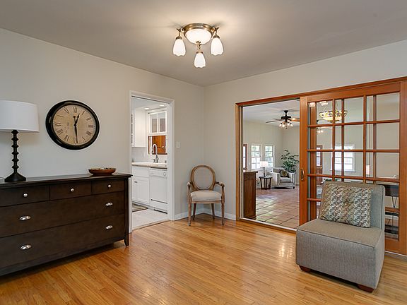 5th image of 1124 E Lemon Ave