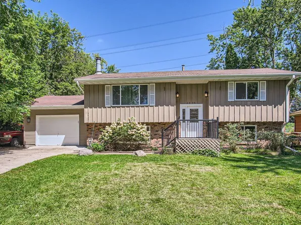2398 Erin Ct, New Brighton, MN 55112