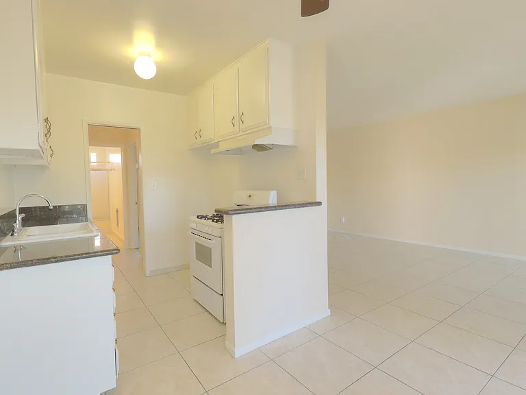 4808 Riverton Ave #7 — Photo 12