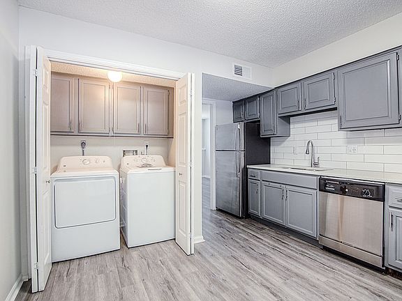 2nd image of 3041 Eaton St #3041