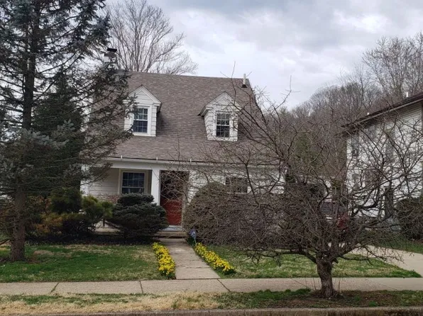 13 N May Ave, Athens, OH 45701