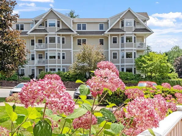 2 Sterling Hill Lane #242, Exeter, NH 03833