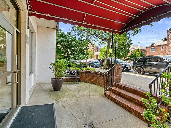 4th image of 71-11 Yellowstone Blvd #2O