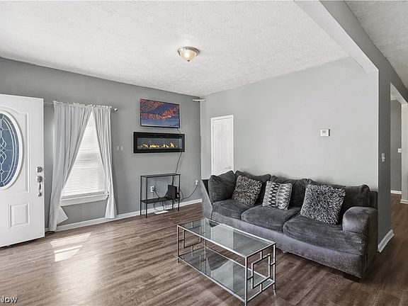 3rd image of 9706 Sophia Ave