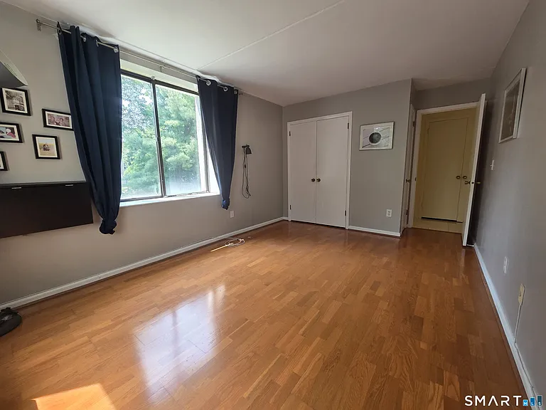 1525 E Putnam Ave #201 — Photo 11