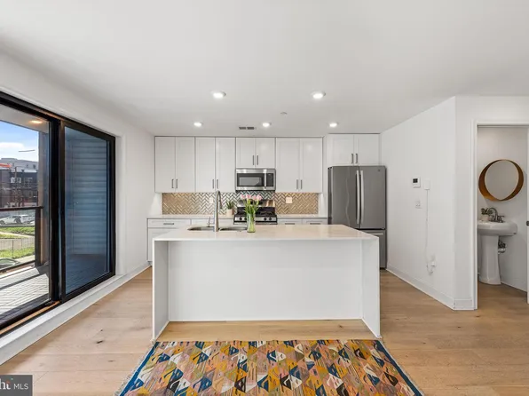 1316 N Franklin St Floor 3, Philadelphia, PA 19122