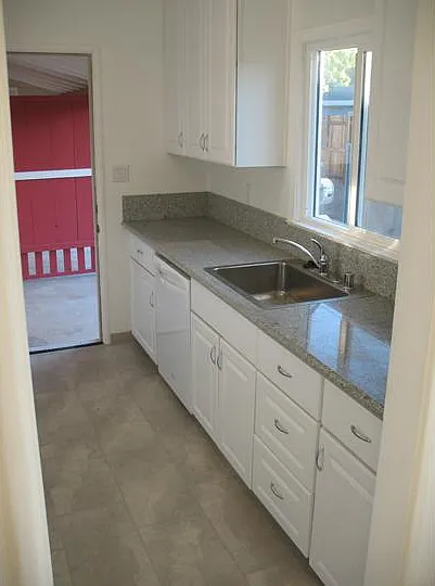 2548 Kent Dr — Photo 4
