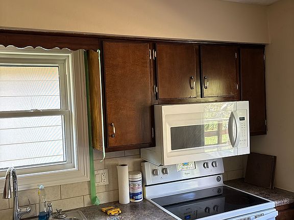 3rd image of 13106 Boyd Cir