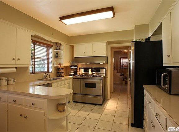 3rd image of 118 Saint Pauls Pl