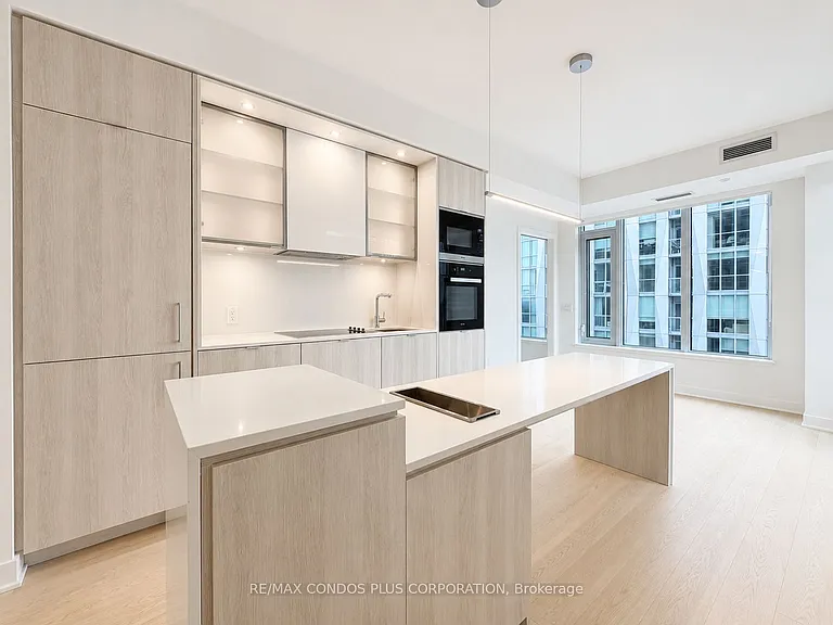 11 Yorkville Ave #3907 — Photo 3