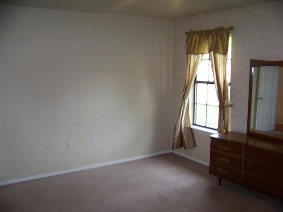 4th image of 206 Willow Oak Dr