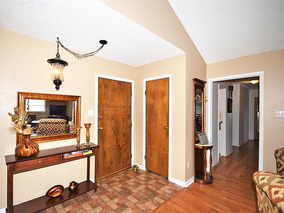 3rd image of 416 Westminster Dr