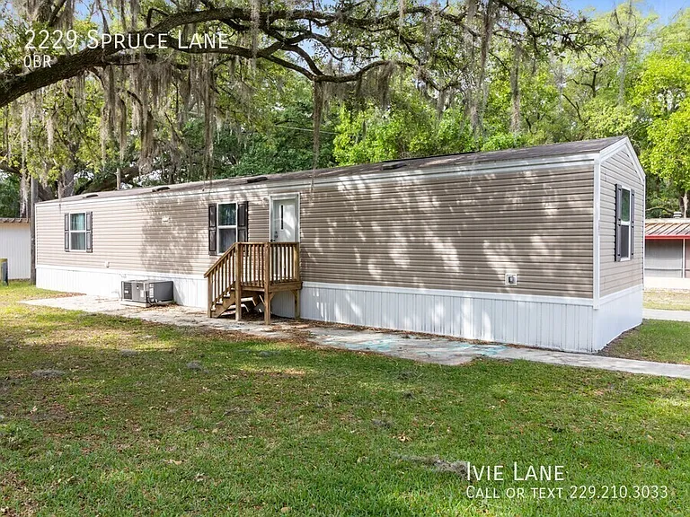 2229 Spruce Ln — Photo 1