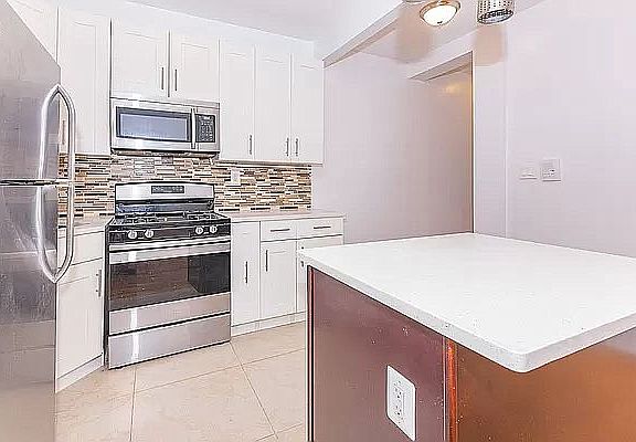 3rd image of 52 Clarkson Ave #4J
