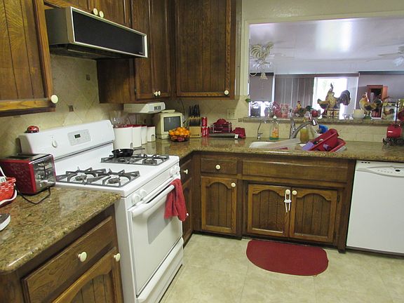 3rd image of 220 N Hartley St
