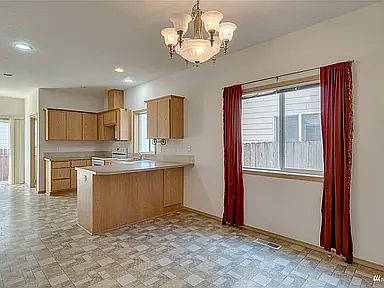 2nd image of 7325 NE 55th St