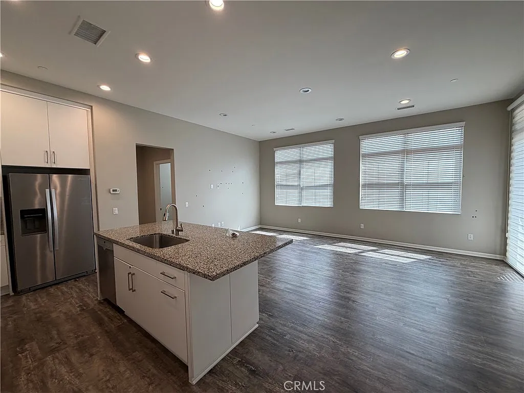 2 bed, 1131 sqft, $3,800 — Photo 4