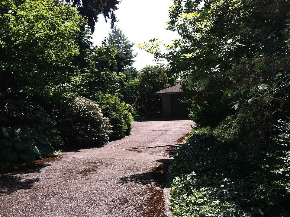 2nd image of 5655 NE Windermere Rd