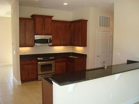 2nd image of 140 Lehigh Ave
