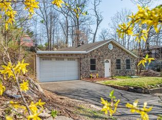 5 Bear Pond Trl, Andover, NJ 07821