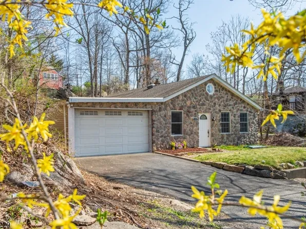 5 Bear Pond Trl, Hopatcong Boro, NJ 07821