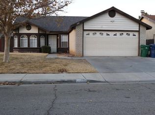 629 E Ivesbrook St, Lancaster, CA 93535