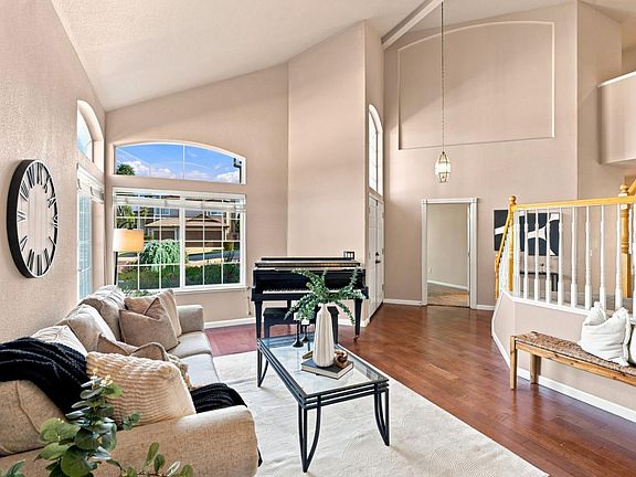 3rd image of 8784 Hawkesbury Ct