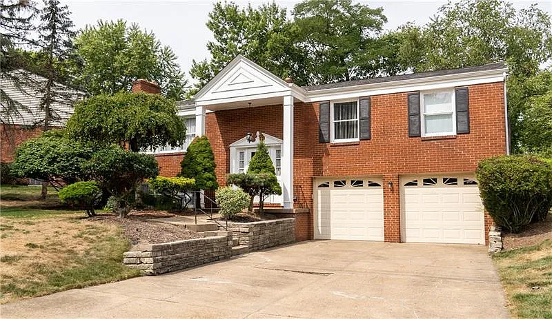 190 Kelvington Dr photo 1