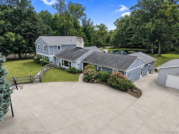 3rd image of 6157 Blue Beech Ct