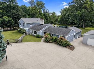 6157 Blue Beech Ct, Rochester Hills, MI 48306