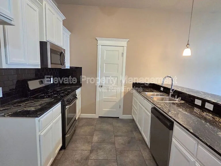 2301 Kintyre Rd — Photo 8