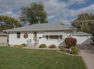 407 23rd St NW, Cedar Rapids, IA 52405
