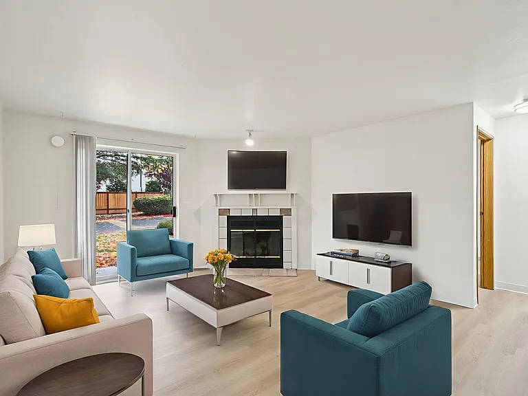 Glenbrook Apartments — Photo 18