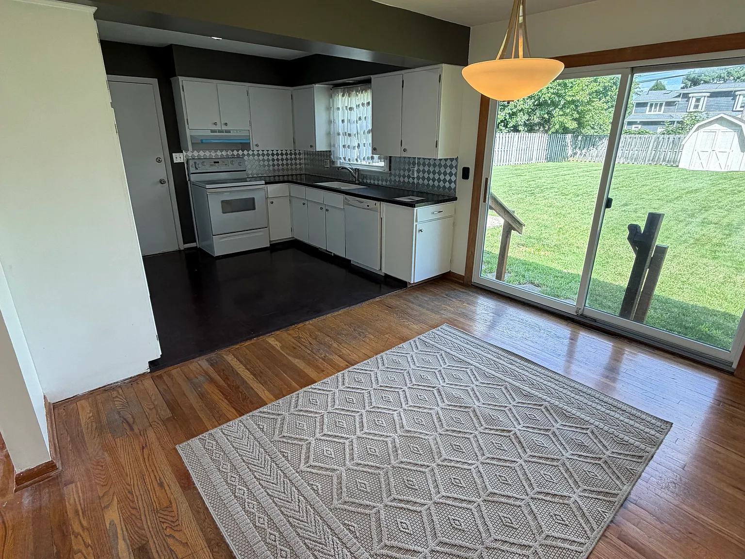 3 bed, $1,500 — Photo 4