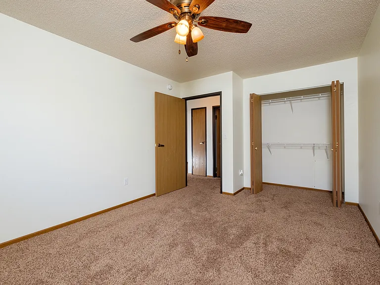 Fargo, ND Maybrook Apartments | Bedroom