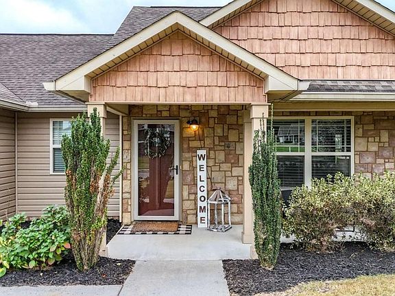 3rd image of 210 Madison Dr SW